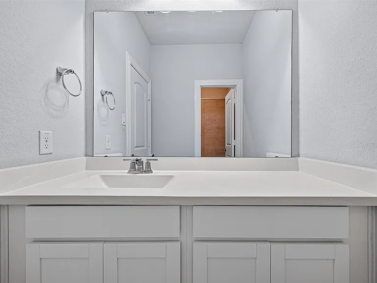 24419 Avanti Dr — Photo 32