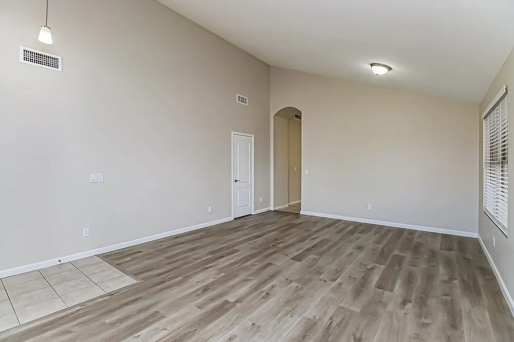 3 bed, 2.0 bath, 1655 sqft, $2,495 — Photo 4