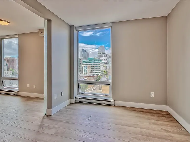 565 Smithe St #100X — Photo 13