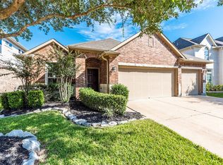 2084 Falling Forest Ln, Kemah, TX 77565