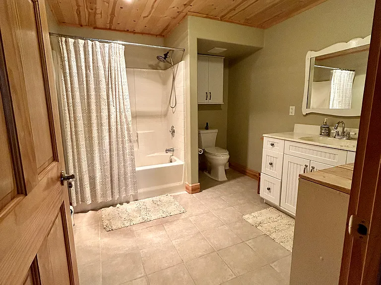 Huge bathroom with shower/tub combo and water-pik shower