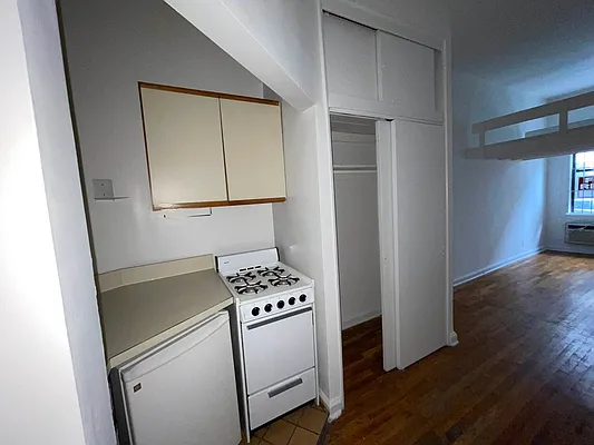 Rented by Eric Goodman Realty Corp | media 12