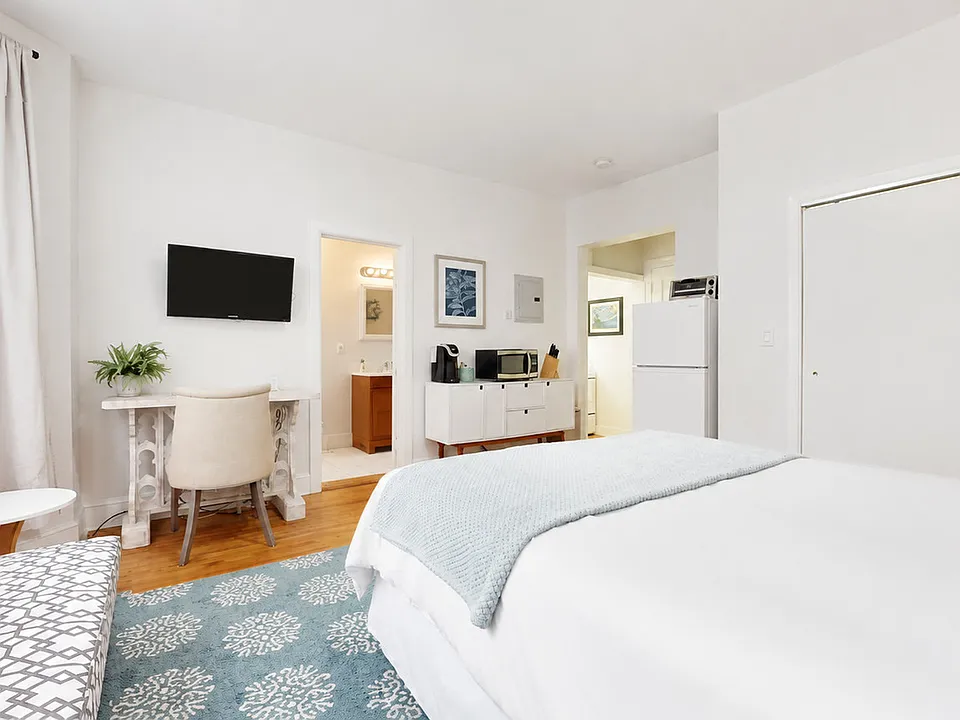 1253 Beacon St #1-ID1237986P