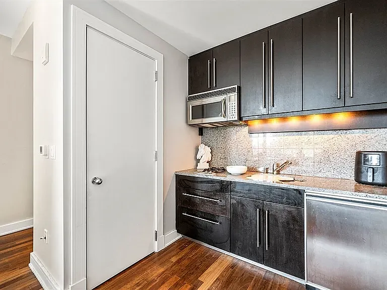 500 Atlantic Ave #14 — Photo 9