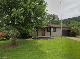 465 Dickens Dr, Mineral Wells, WV 26150