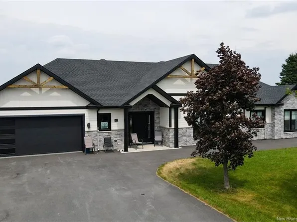 42 Chouinard St, Saint Quentin, NB E8A 1L3