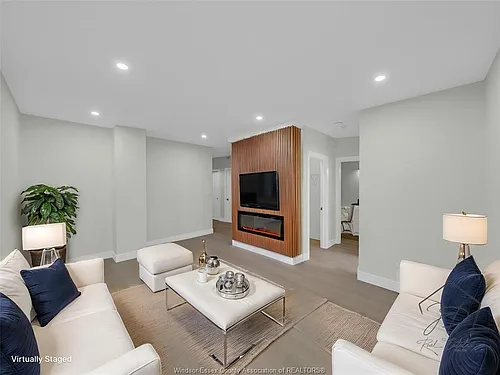 3177 Riverside Dr E Photo 1