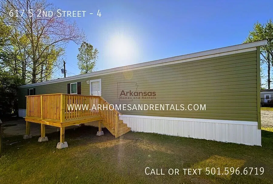 1/2 Off First Month's Rent! ~ 617 S. 2nd St. Unit 04 | 3 Bedrooms | 2 Bathrooms — Photo 1
