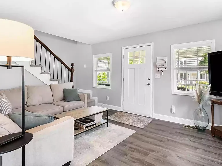 328 Cecil St — Photo 7