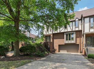 401 Forest Highlands Dr, Pittsburgh, PA 15238