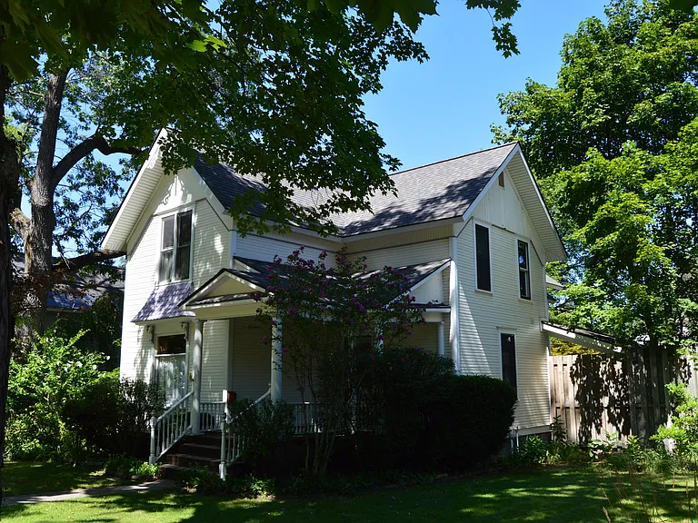 727 Washington St — Photo 2