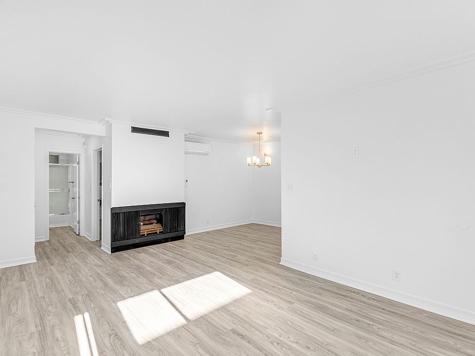 1st image of 11926 Dorothy St APT 3