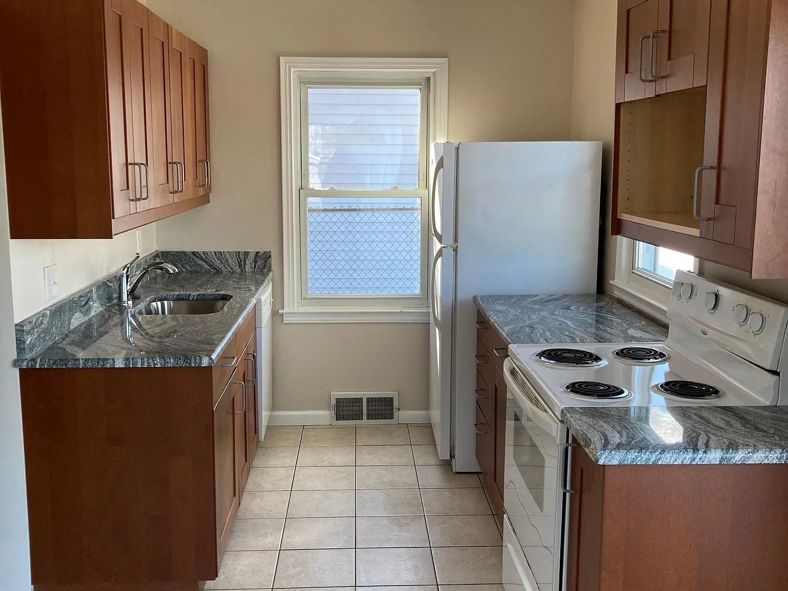 2098 Annabelle St — Photo 2