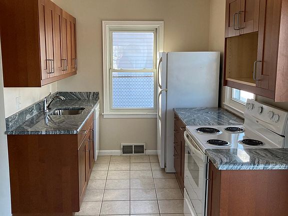 2nd image of 2098 Annabelle St