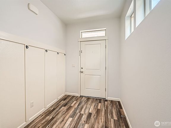 3rd image of 3212 NE 75th Way