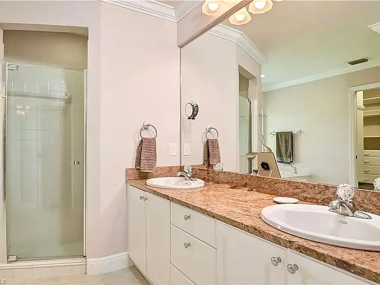 333 Wentworth Ct — Photo 32