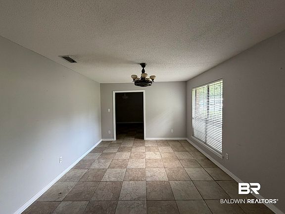 4th image of 6919 Park Dr