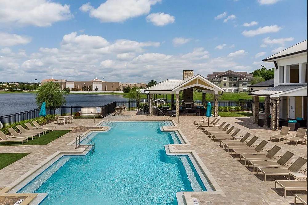 Broxton Bay Apartments — Photo 1