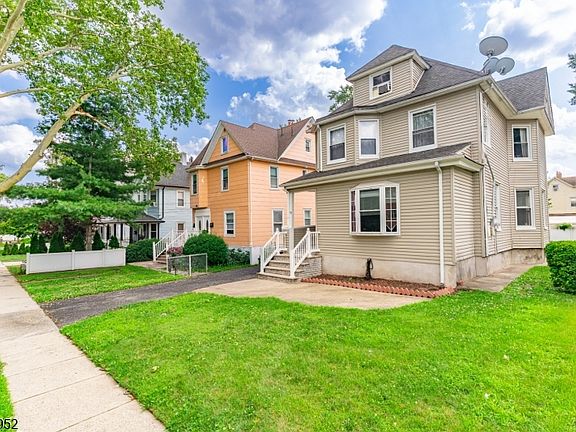 3rd image of 75 Clinton Pl