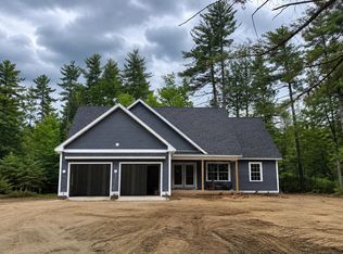 10 Bay Rd, Farmington, NH 03835