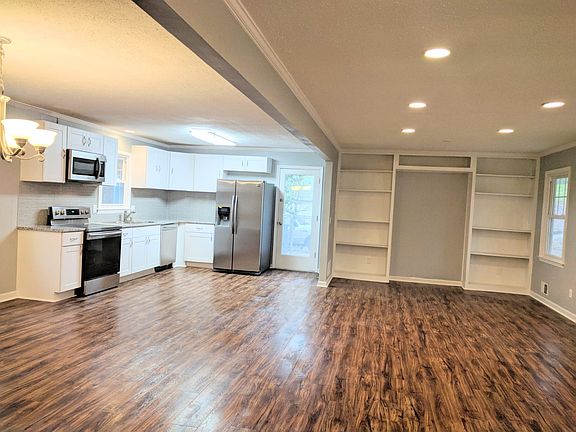 4th image of 1822 King Arthurs Ct