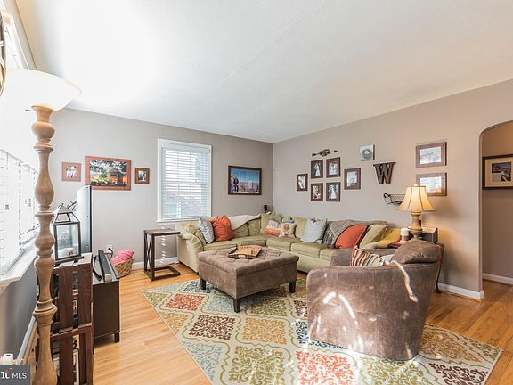 5th image of 5105 Bond Ave