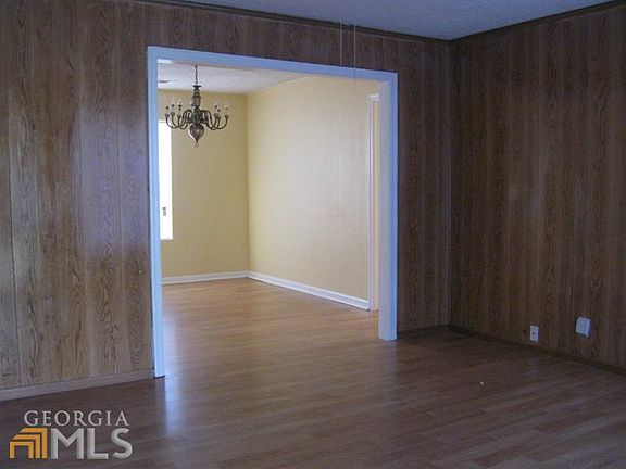 3rd image of 843 Warren Dr