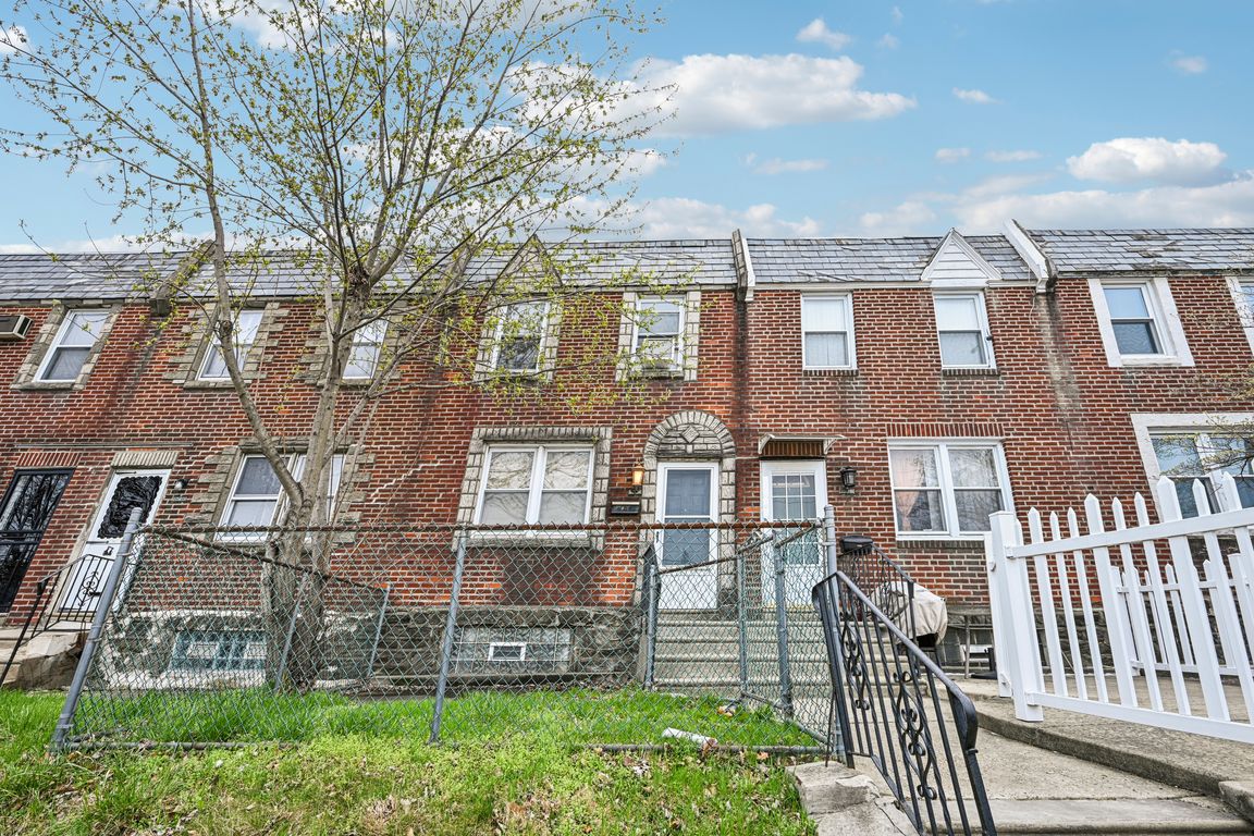 E Howell St-S0304-001.jpg