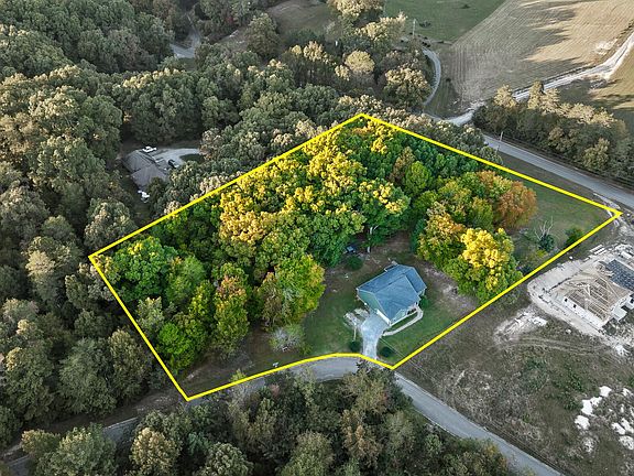 2nd image of 80 Oak Meadow Dr