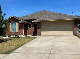 2364 Turtlewood River Rd, Midwest City, OK 73130