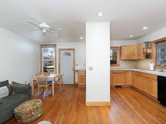 5th image of 92 Essex St #1