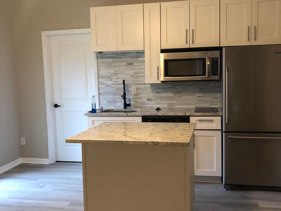 1st image of 550 W Plant St