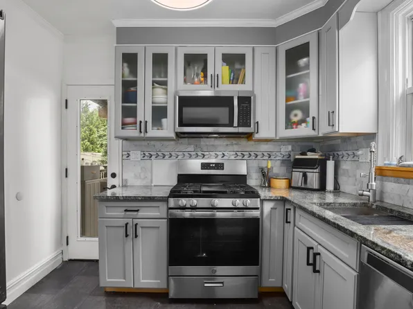 3215 Randall Avenue image 17 of 21