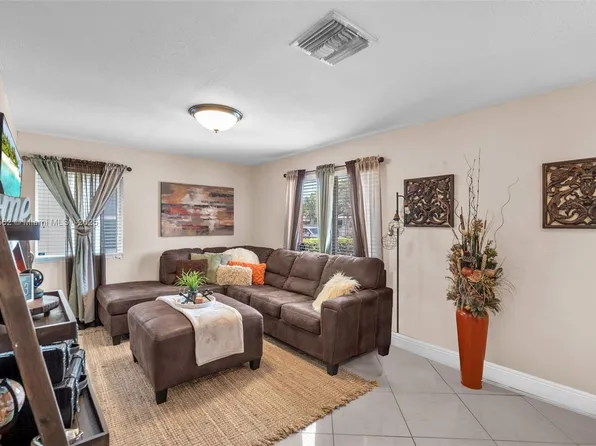 2175 NW 50th St, Miami, FL 33142