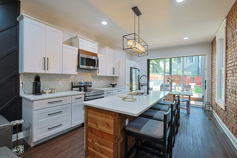 3 bed, 1456 sqft, $2,500 — Photo 1
