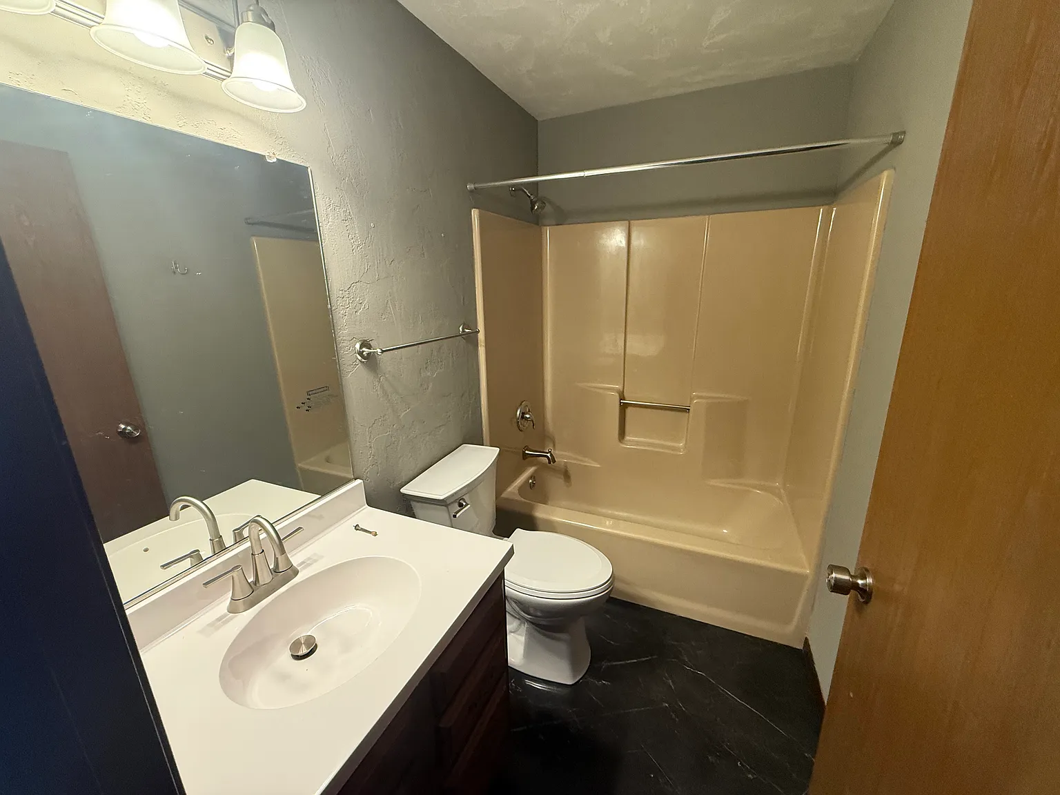 2 bed, 825 sqft, $925 — Photo 4