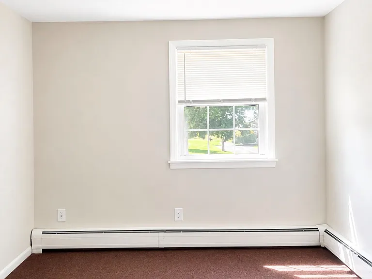 24 Hobart Ln #24 — Photo 18