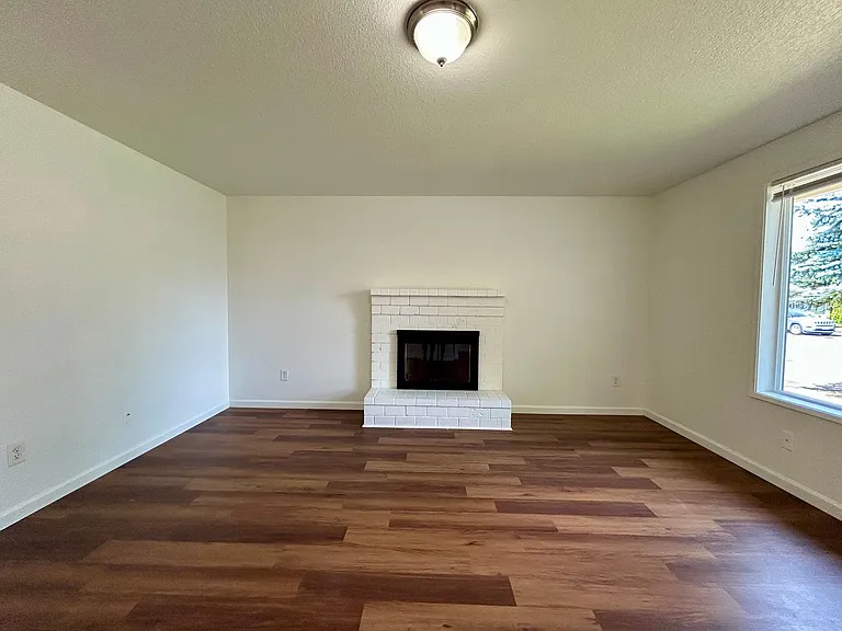 15511 NE 50th Cir — Photo 8