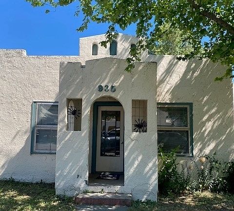2nd image of 935 1st Avenue S