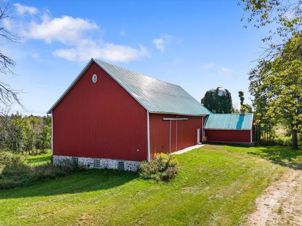 365 CEDAR BEACH ROAD, Belgium, WI 53004