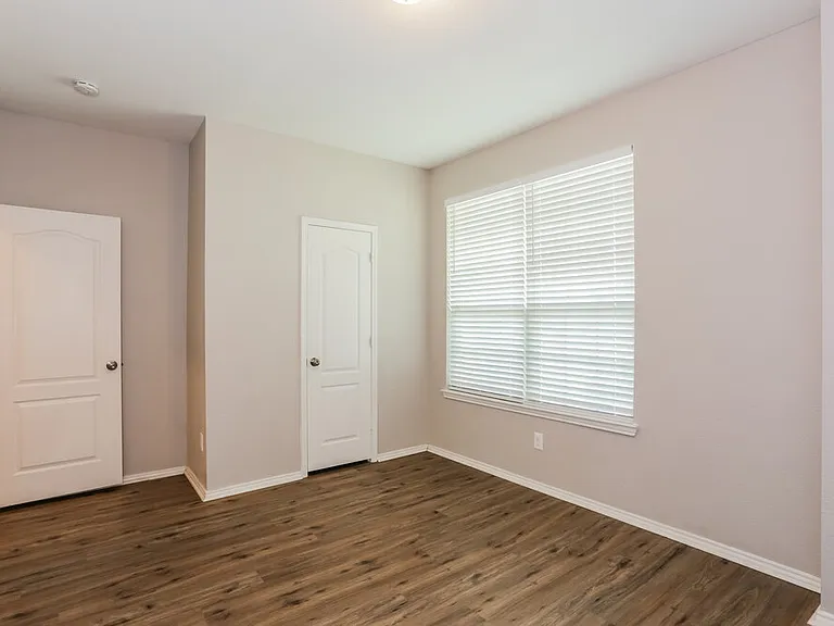 204 Bay St — Photo 13