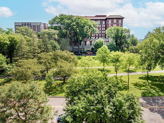 5th image of 2928 Dean Pkwy APT 4B