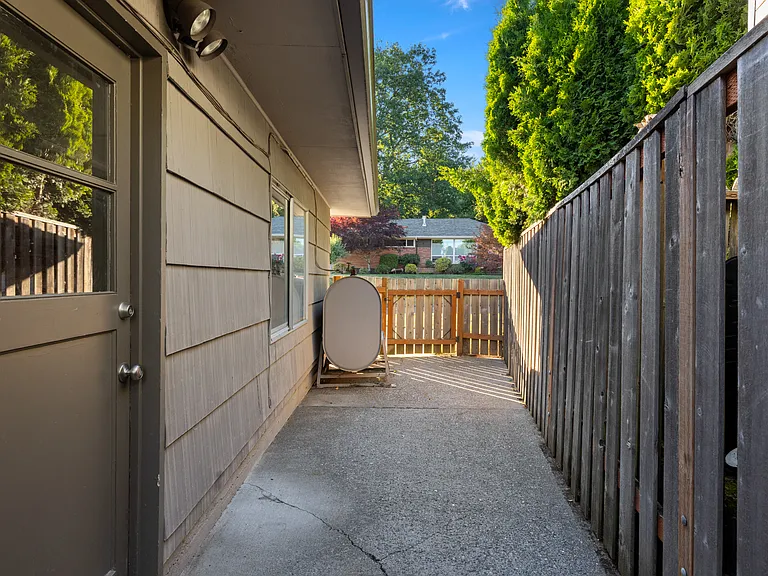 6472 SW 46th Pl — Photo 24