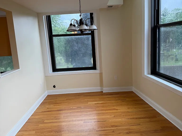 116 Center St — Photo 14