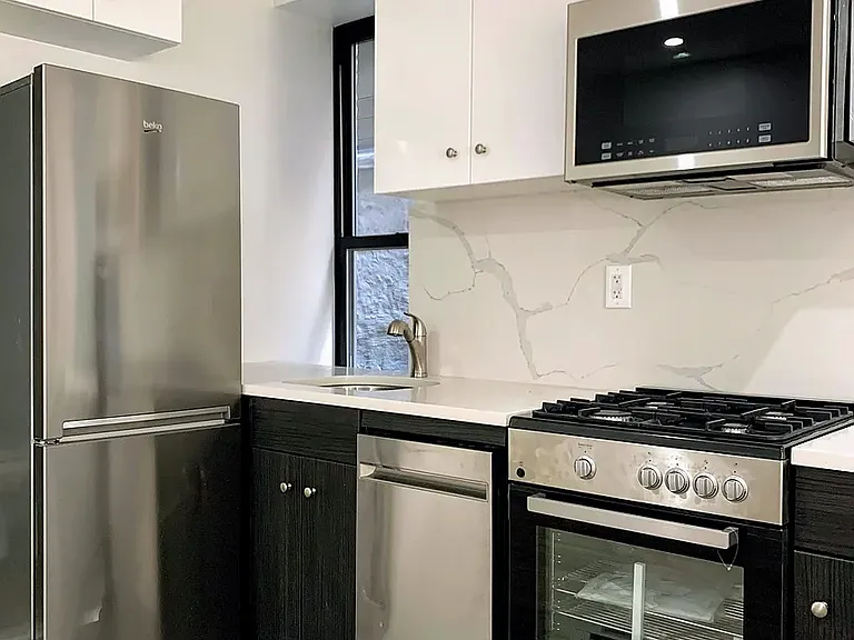 130 E 96th St #4D — Photo 3