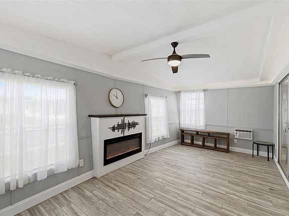 5th image of 10810 Freedom Dr