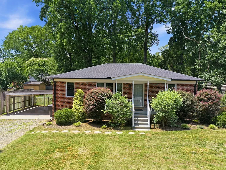 1515 Woodland Ave — Photo 1