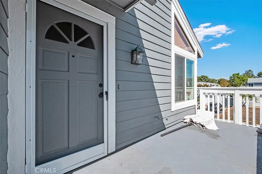 2 bed, 903 sqft, $3,200 — Photo 2