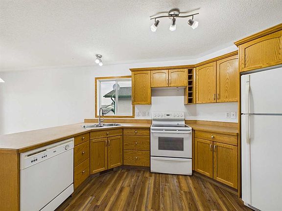 4th image of 22 E Whiterock Close