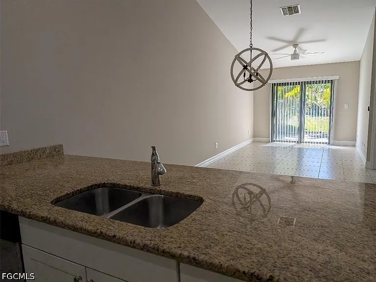4405 SW 8th Ct — Photo 2